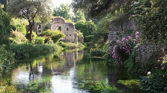 Giardino di Ninfa: Ecotour nelle terre dei Caetani