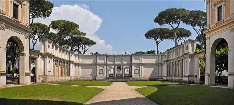 800px-La_première_cour_de_la_Villa_Giulia