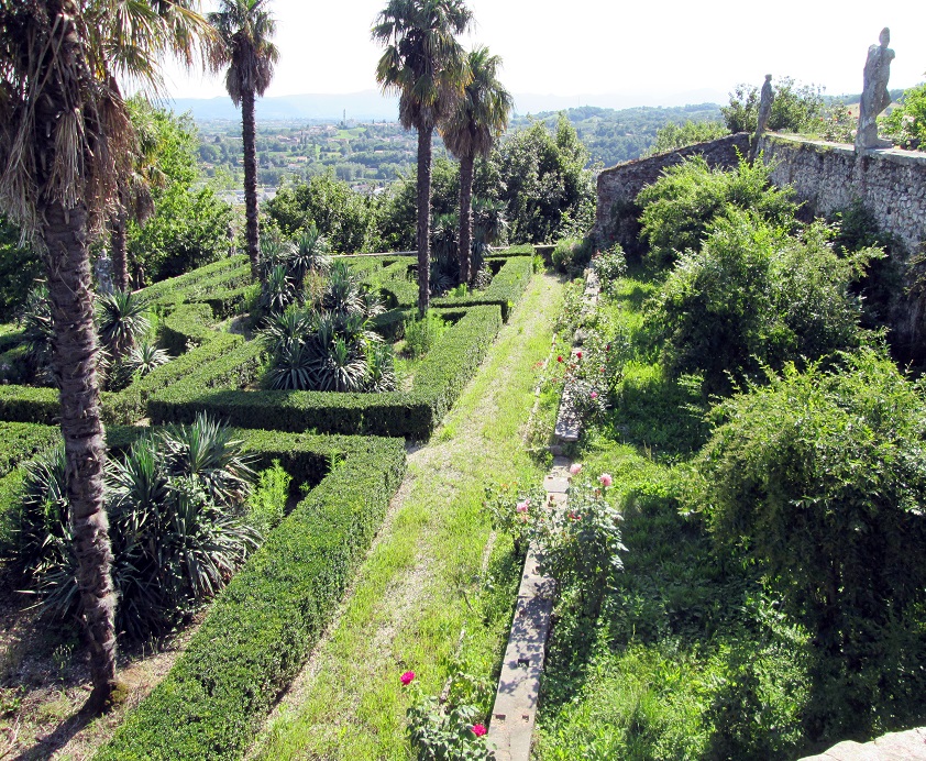 Il giardino a terrazze là dove era la serra degli agrumi.Foto M.Cunico