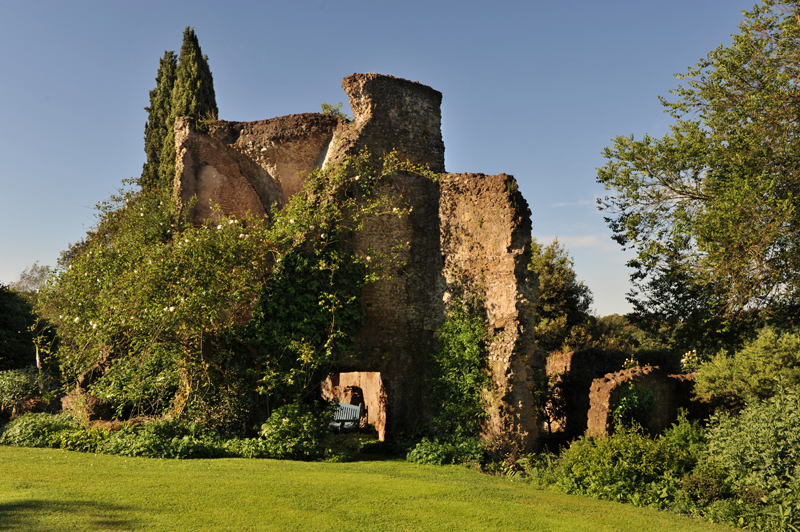 Private property in Italy near Rome (www.carpediemtravel.co.uk). May 2014